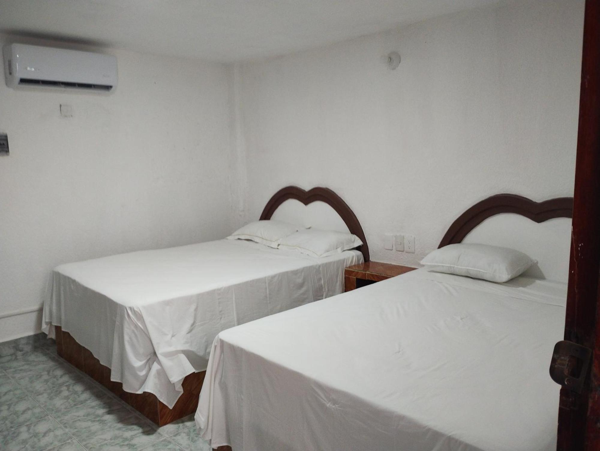 Casa De Huespedes Los Santos Cancun Ngoại thất bức ảnh